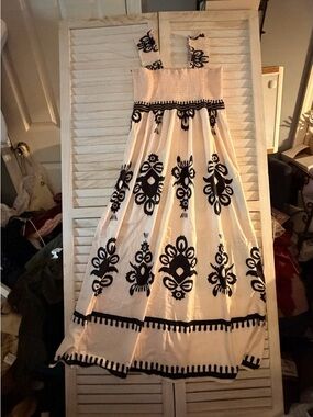 Source Unknown White Maxi Dress with Black Embroidered Pattern